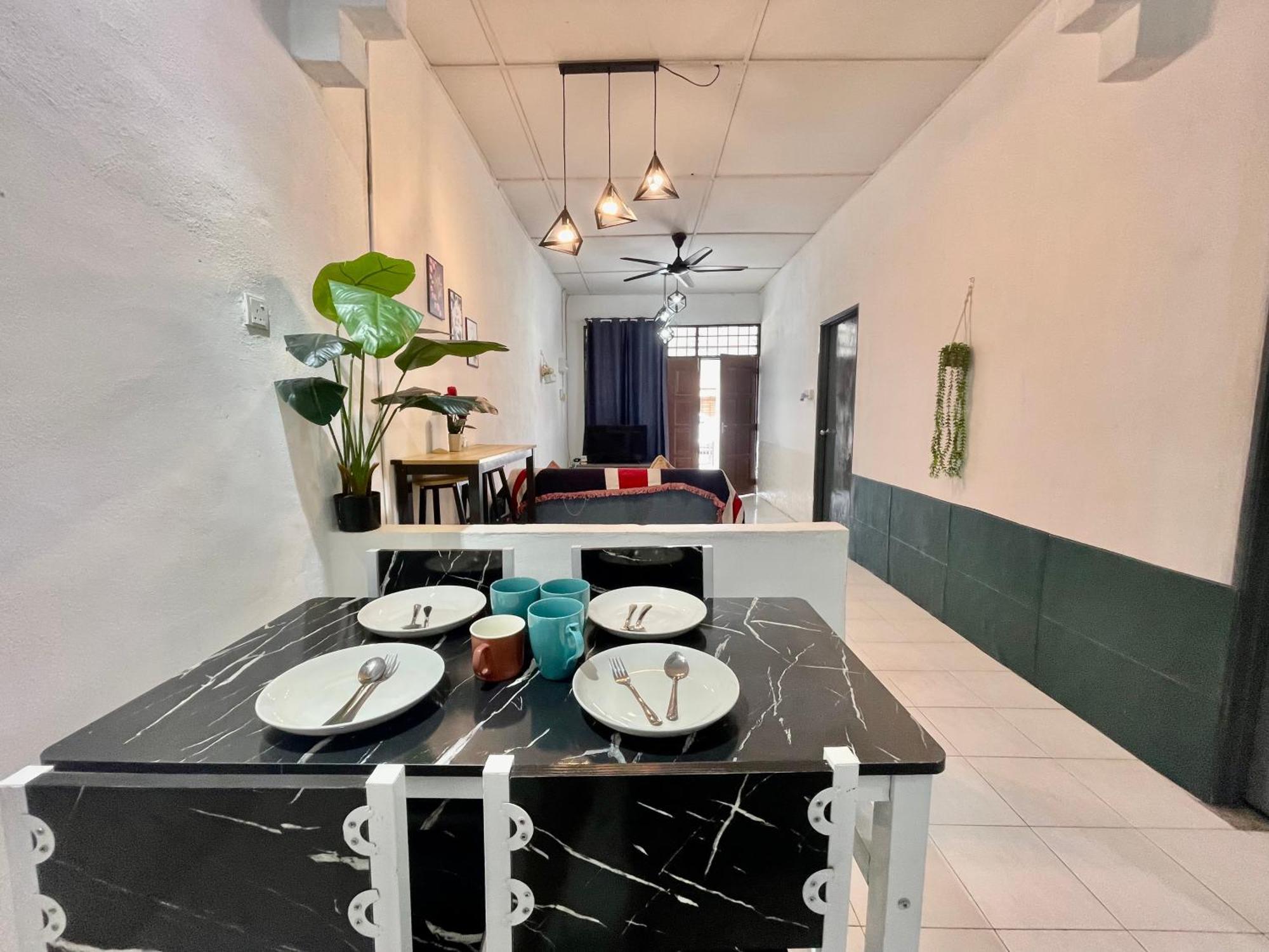 Entire Cozy Home 16 • 3 Bedroom @ Alma ブキッ・ムルタジャム エクステリア 写真
