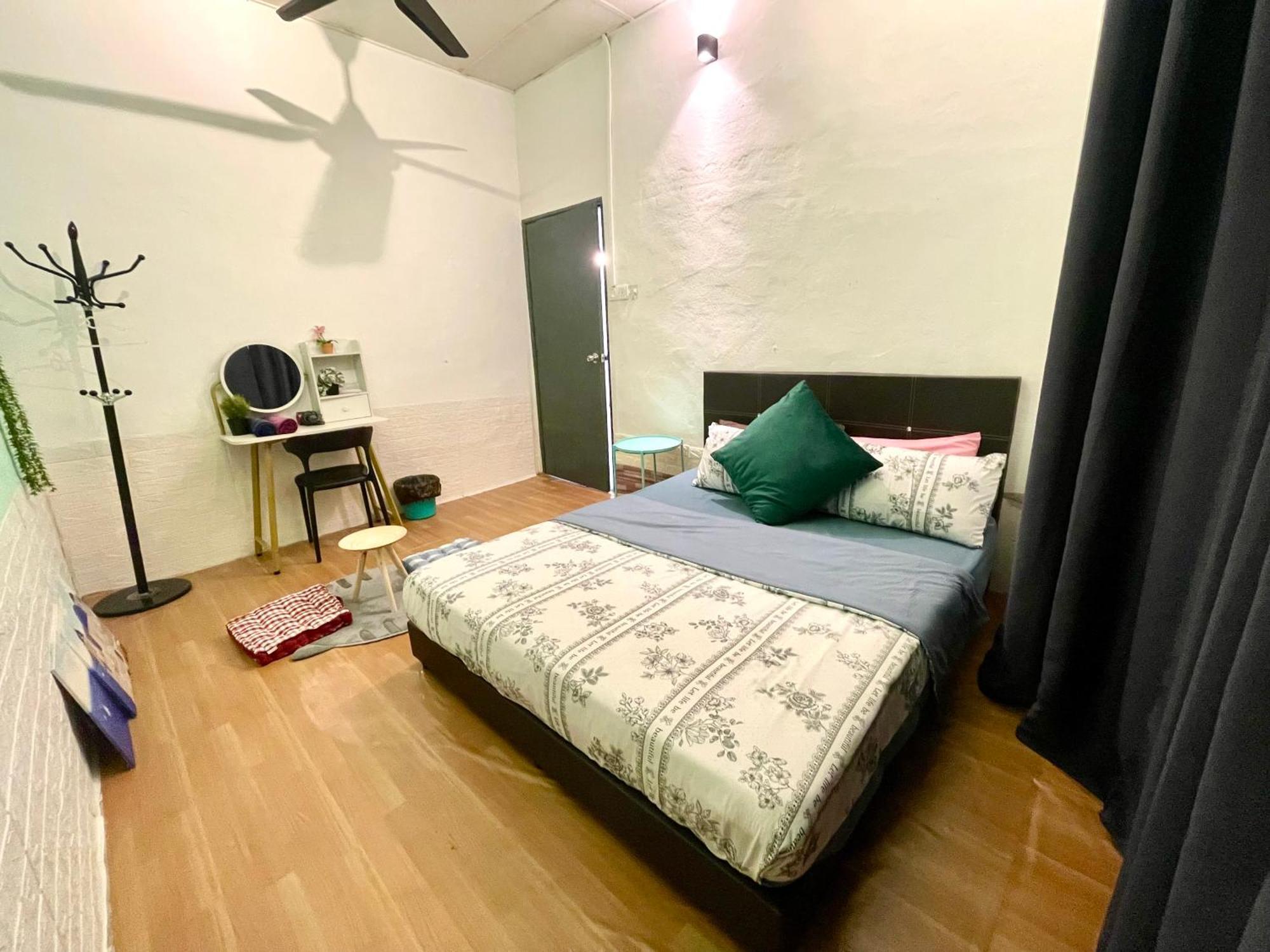 Entire Cozy Home 16 • 3 Bedroom @ Alma ブキッ・ムルタジャム エクステリア 写真