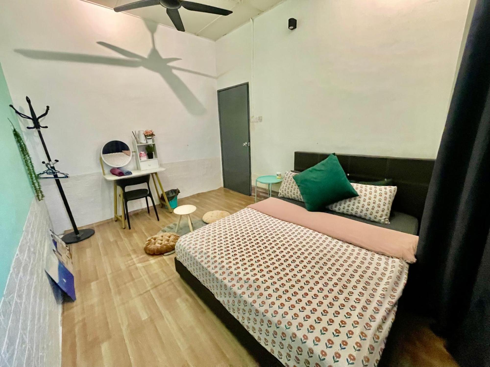 Entire Cozy Home 16 • 3 Bedroom @ Alma ブキッ・ムルタジャム エクステリア 写真