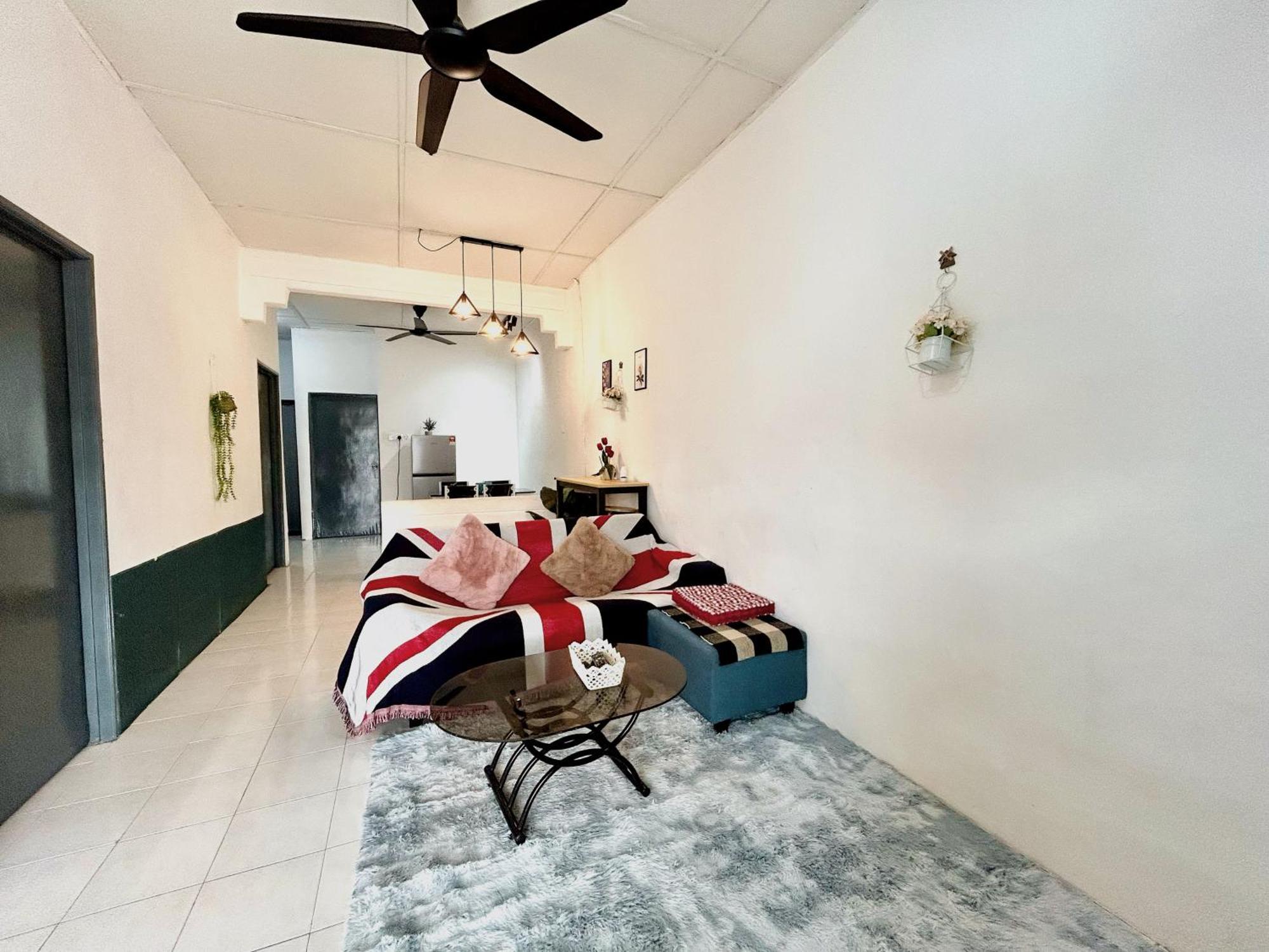 Entire Cozy Home 16 • 3 Bedroom @ Alma ブキッ・ムルタジャム エクステリア 写真